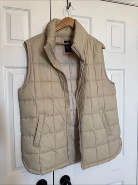 Gap beige quilted primaloft vest size L